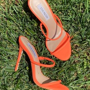 Strappy Steve Madden Heels 🧡